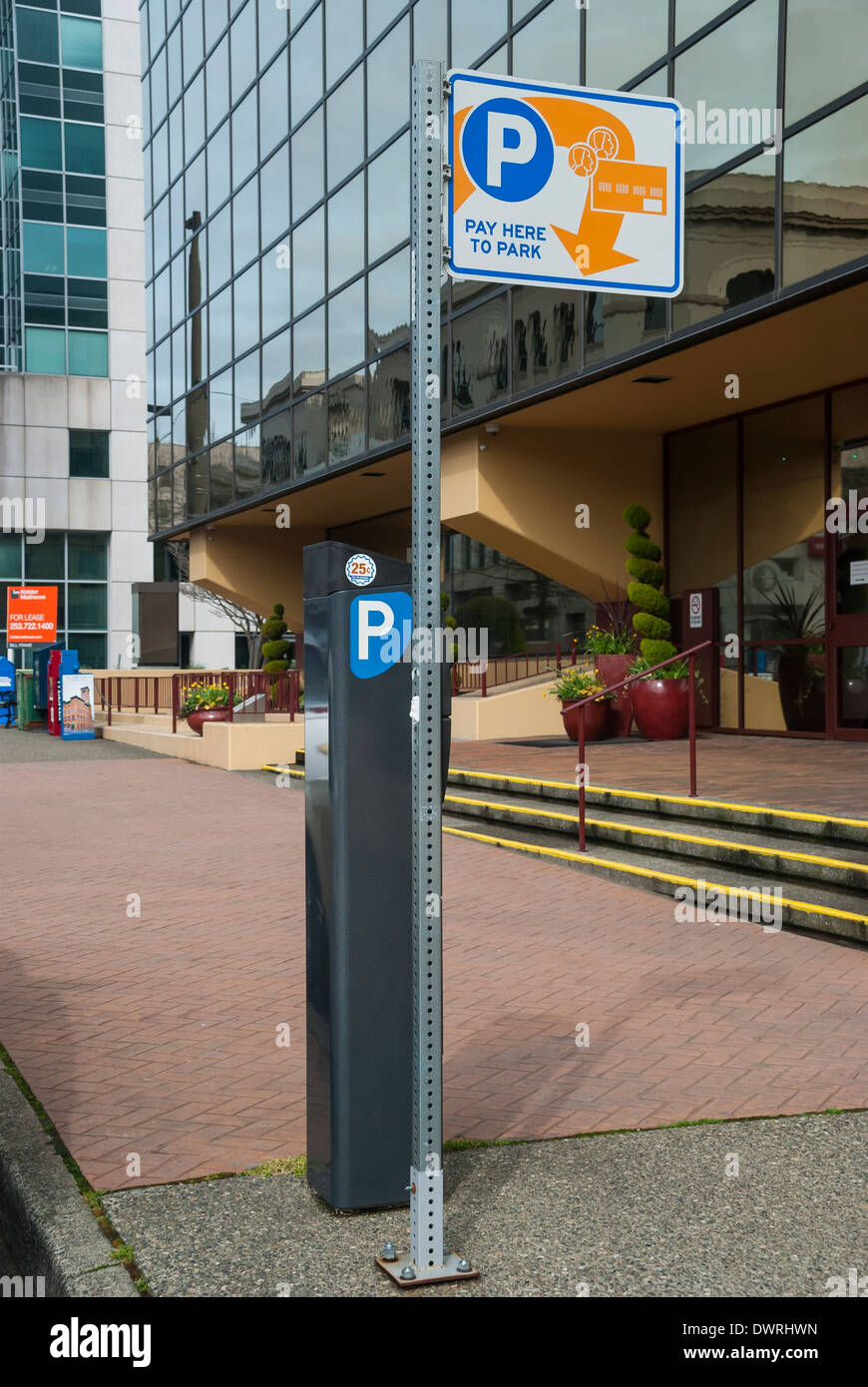 Parkplatz Eingang Kiosk und Zeichen am Broadway in Tacoma, Washington State, USA. Stockfoto