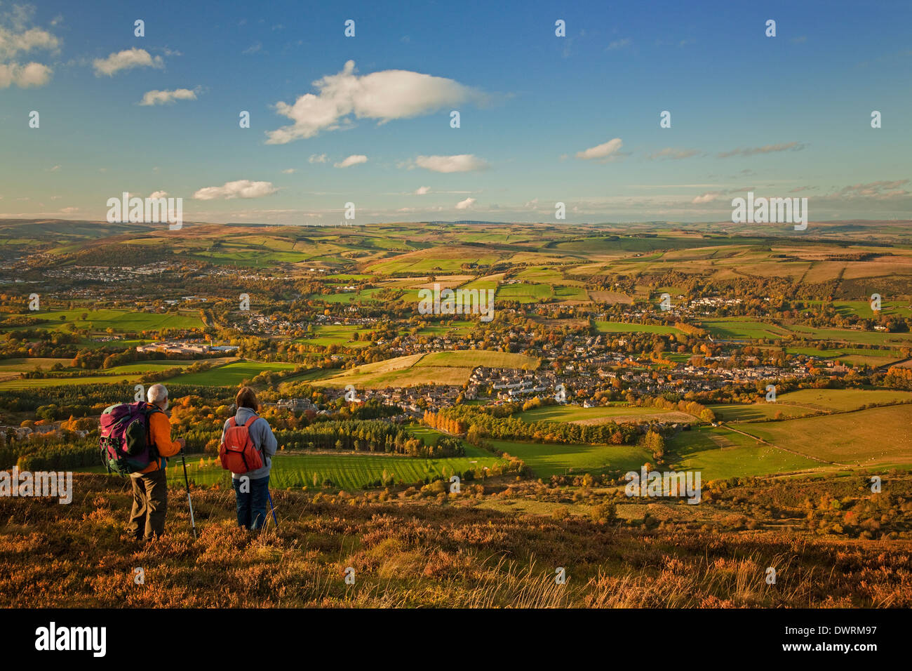 Wanderer auf Eildon Mitte Hügel in den Eildon Hills über Melrose Stockfoto