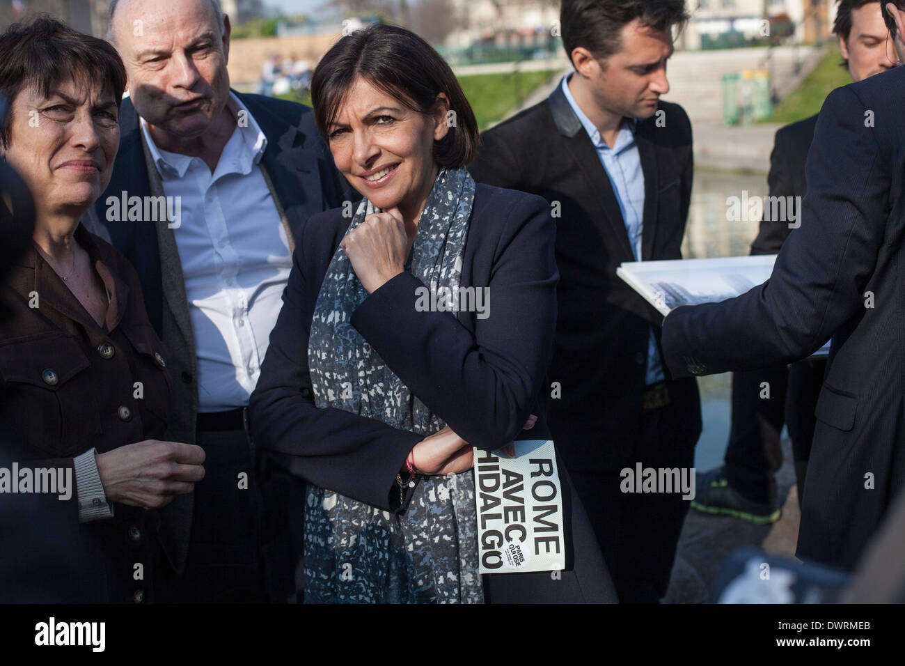 Paris, Frankreich. 12. März 2014. Französische sozialistische Partei (PS) Kandidat für die Bürgermeisterwahl 2014 in Paris und Vizebürgermeister Anne Hidalgo, in Paris, auf den Platz, Italien am 12. März 2014, bei einem Besuch des Bürgermeisters von Rom. Dieser Bezirk ist twinned mit Rom. Hidalgo ist ein Projekt für eine Aufhebung dieses Platzes vorlegen. Bildnachweis: Michael Bunel/NurPhoto/ZUMAPRESS.com/Alamy Live-Nachrichten Stockfoto