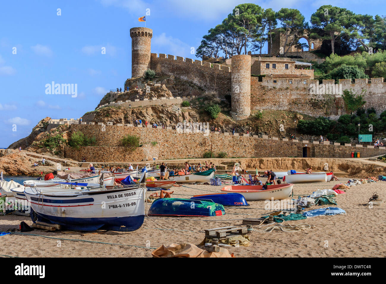 Boote am Strand Tossa De Mar Spanien Stockfoto