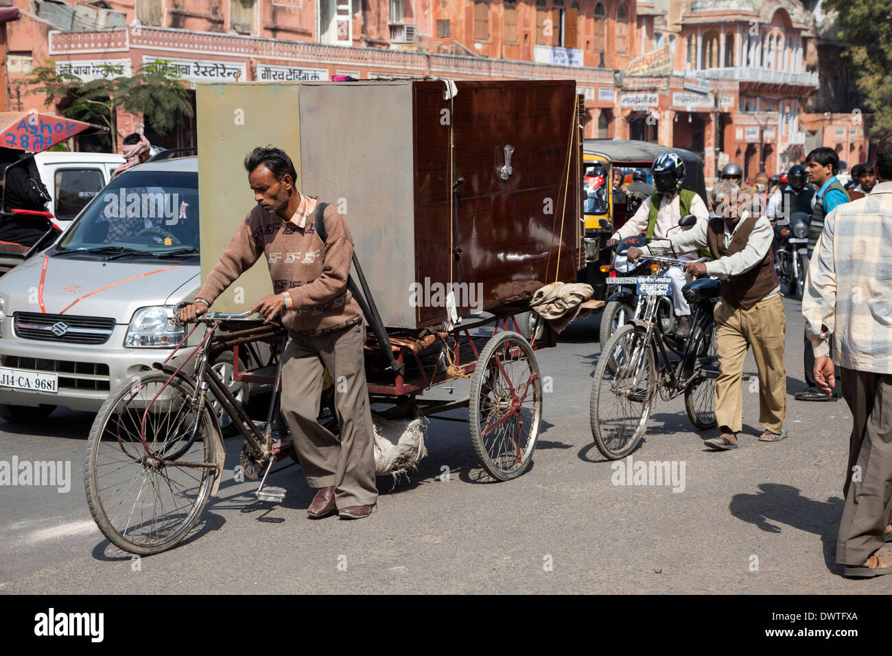 Jaipur, Rajasthan, Indien. Mid-Day Straßenverkehr in zentralen Jaipur. Stockfoto