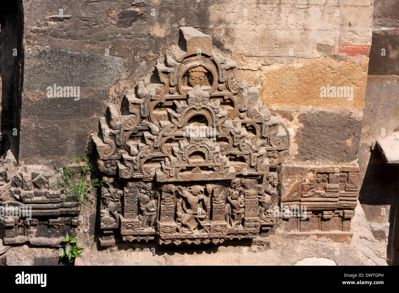 Komplizierte Steinschnitt des hinduistischen Motiven, Chand Baori Schritt gut, Abhaneri Dorf, Rajasthan, Indien. Gebauten 800-900A.D. Stockfoto