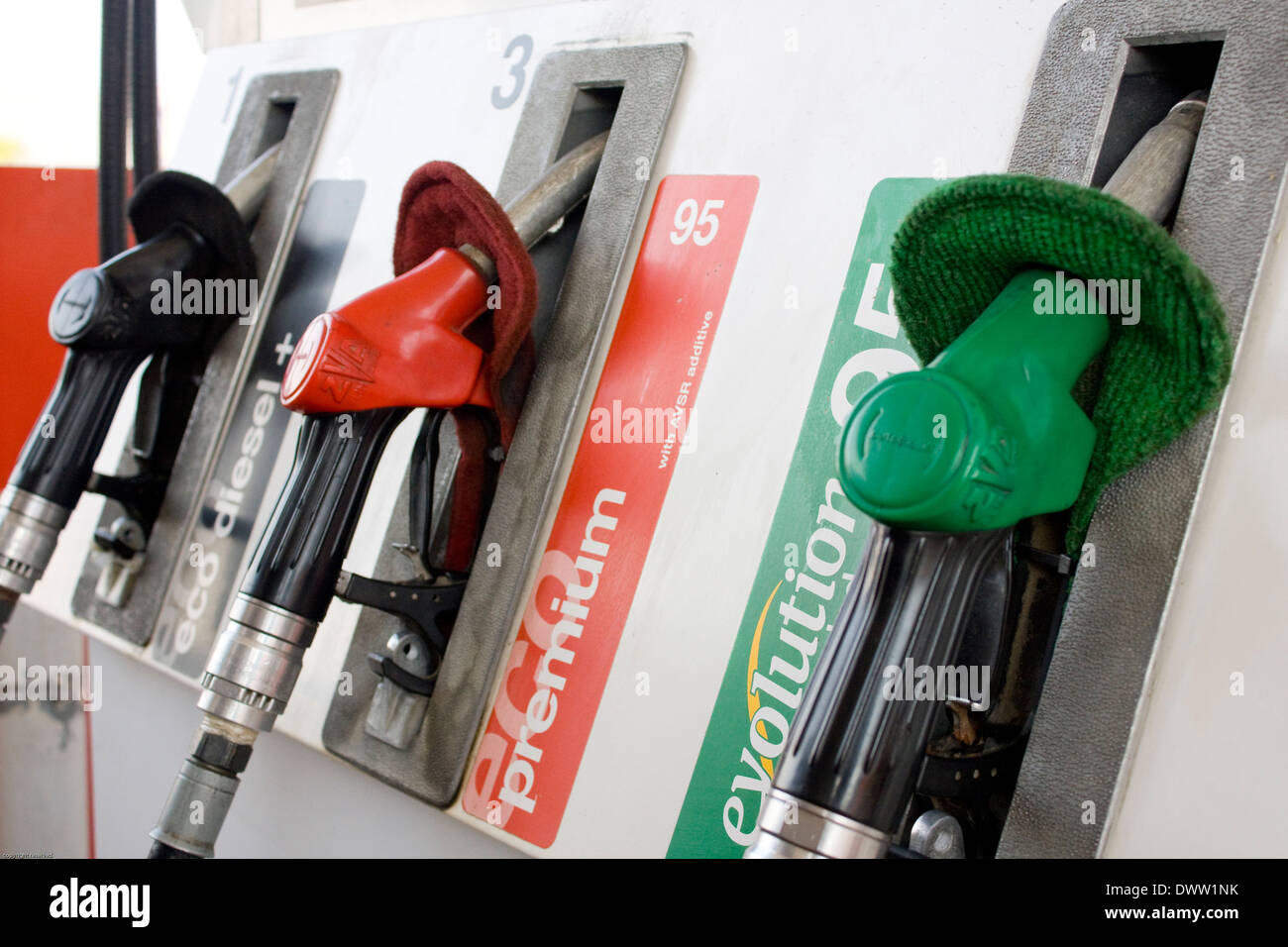 Südafrikanischer Fahrer können zwischen einer niedrigen und hohen Schwefel Diesel und Benzin und ein Blei freie Wahl. Stockfoto