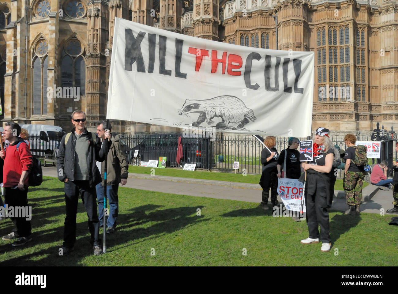 London, UK. 13. März 2014. Anti-Dachs Keulen Protest außerhalb des Parlaments Credit: PjrNews/Alamy Live News Stockfoto