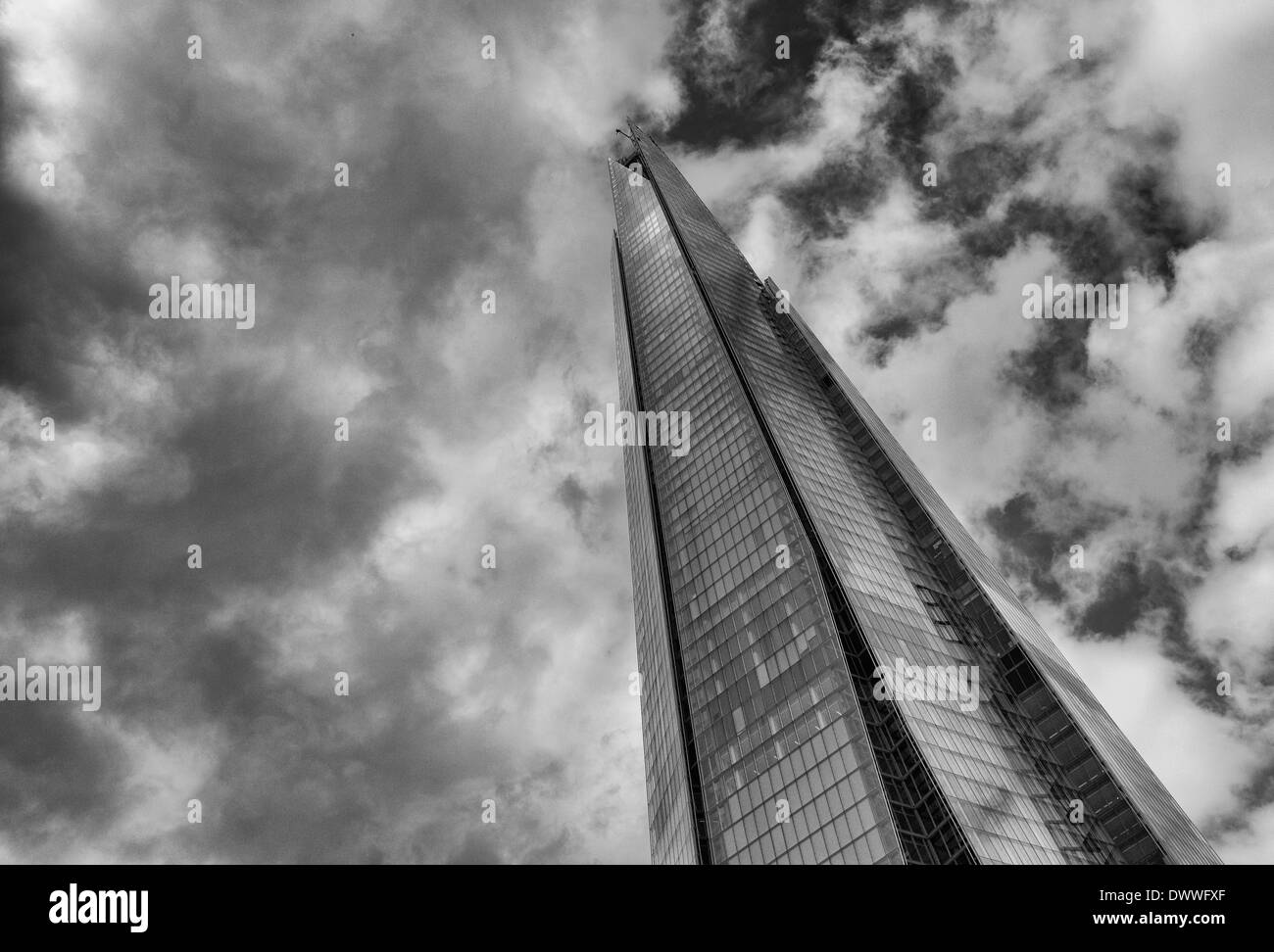 Der Shard Gebäude gegen einen bewölkten Himmel, London Bridge, London Stockfoto