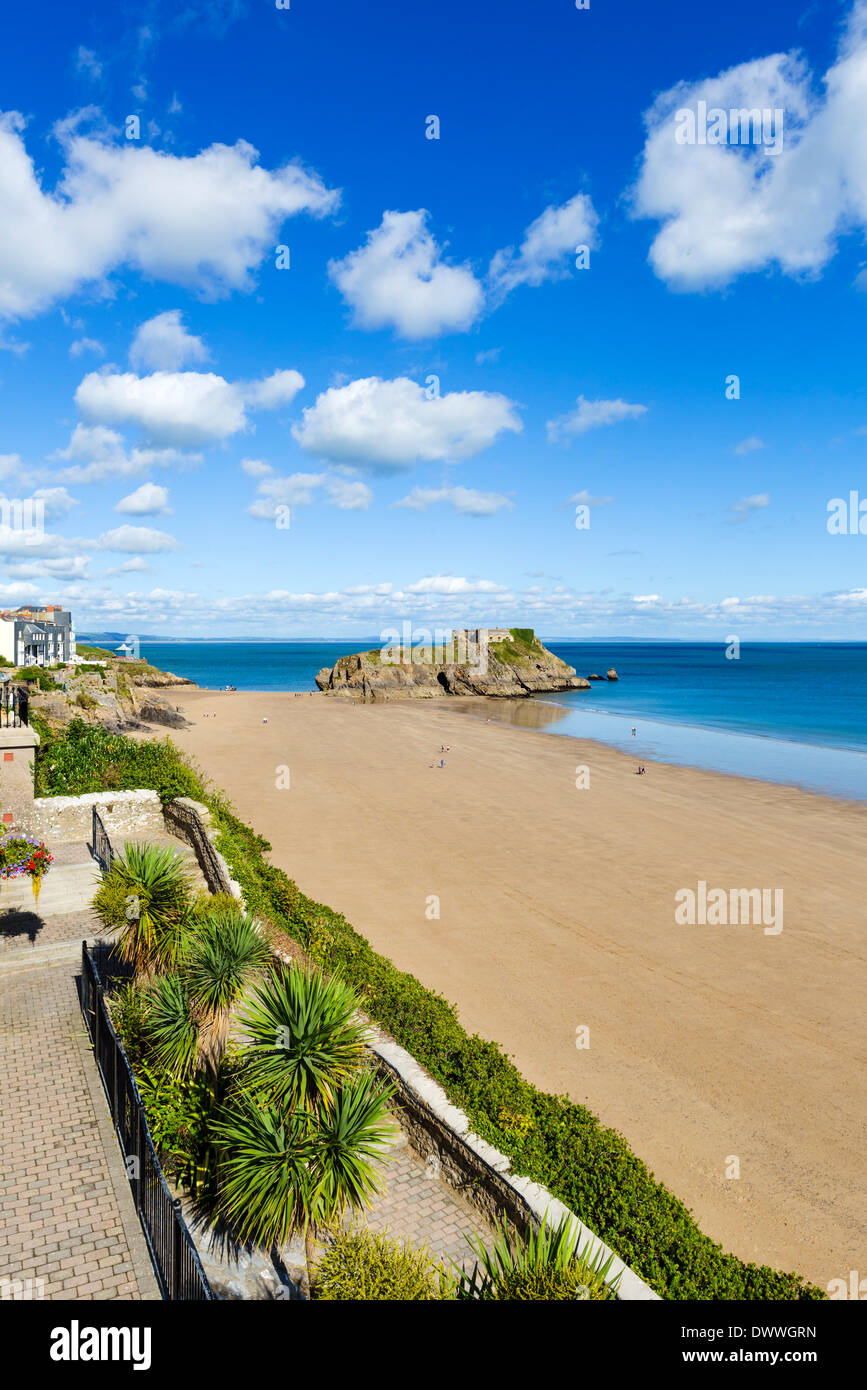 Blick über den Strand von der Esplanade mit Blick auf St. Catherines Island, Tenby, Carmarthen Bay, Pembrokeshire, Wales, UK Stockfoto