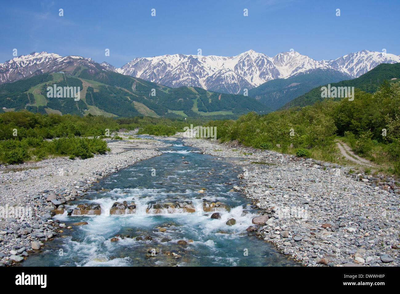 Japanischen Nordalpen und Fluss, Präfektur Nagano, Japan Stockfoto
