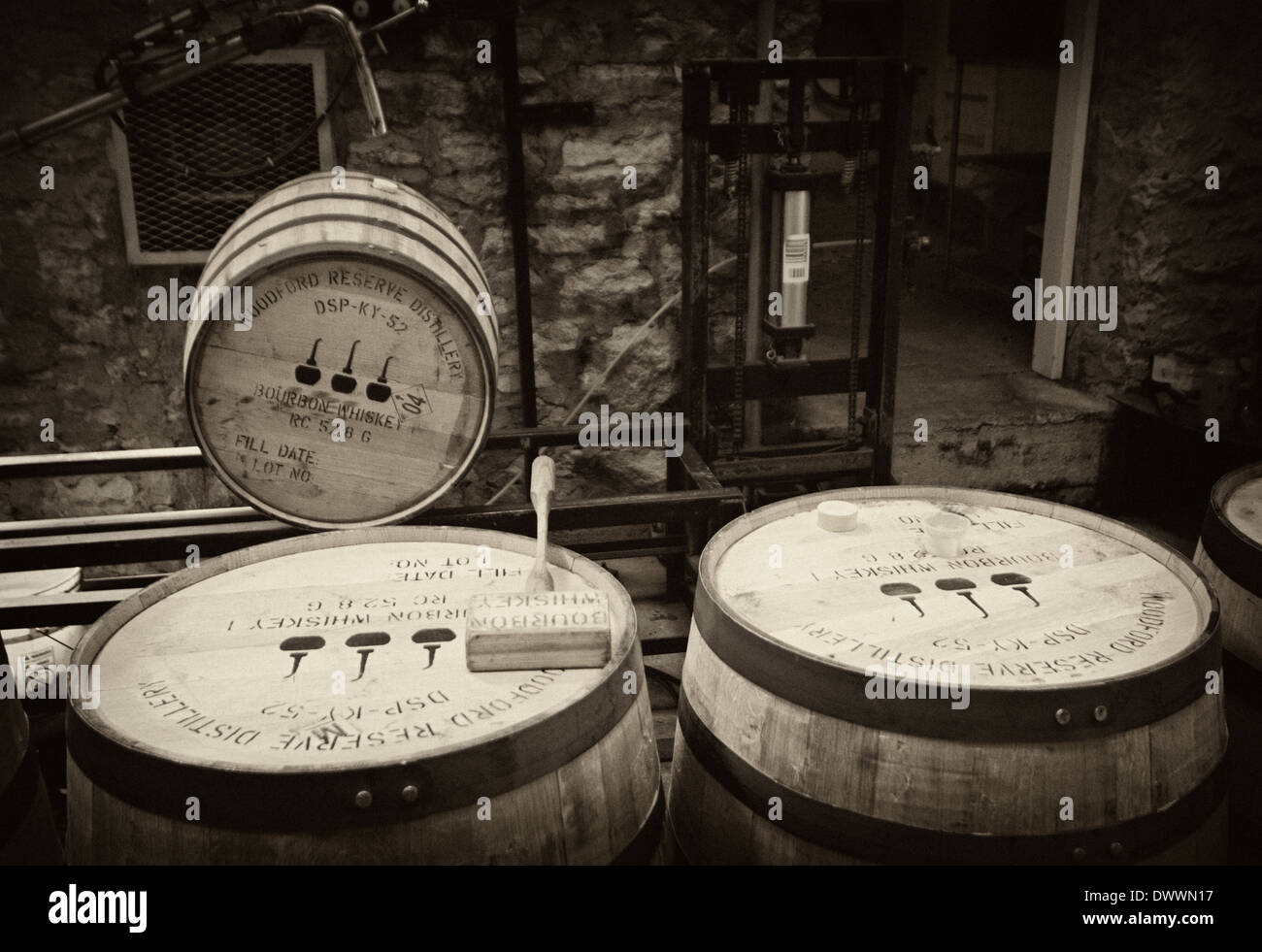 Station verwendet, um Fässer mit weißen Whiskey für das Altern in Woodford Reserve Destillerie in Woodford County, Kentucky füllen Stockfoto