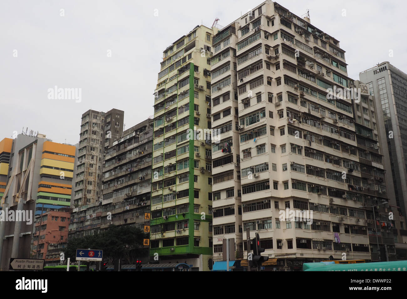 Hochhaus-Wohnungen in Mong Kok, Hong Kong Stockfoto