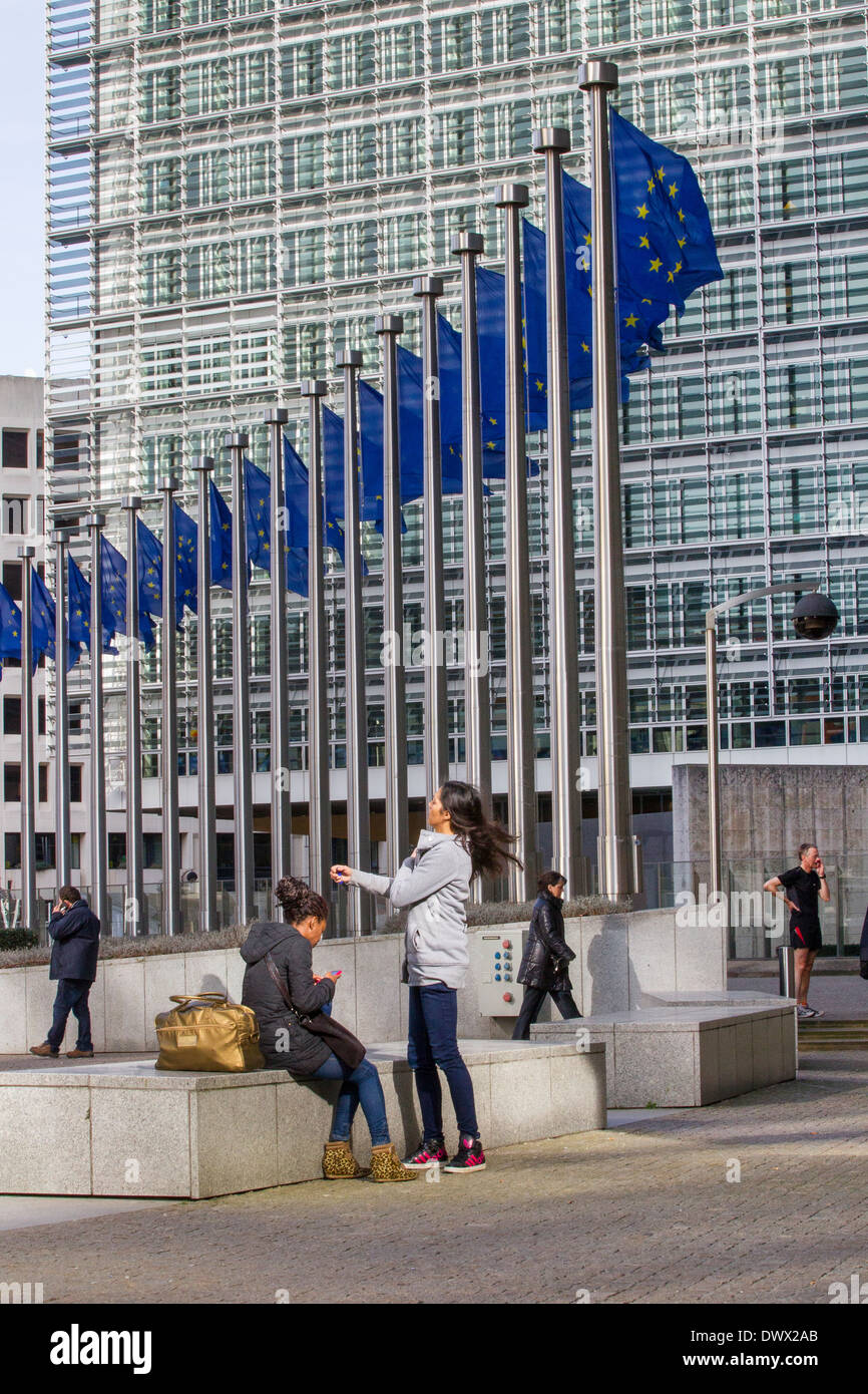 EU-europäische Flagge Flaggen Brüsseler Berlaymont-Gebäude Stockfoto