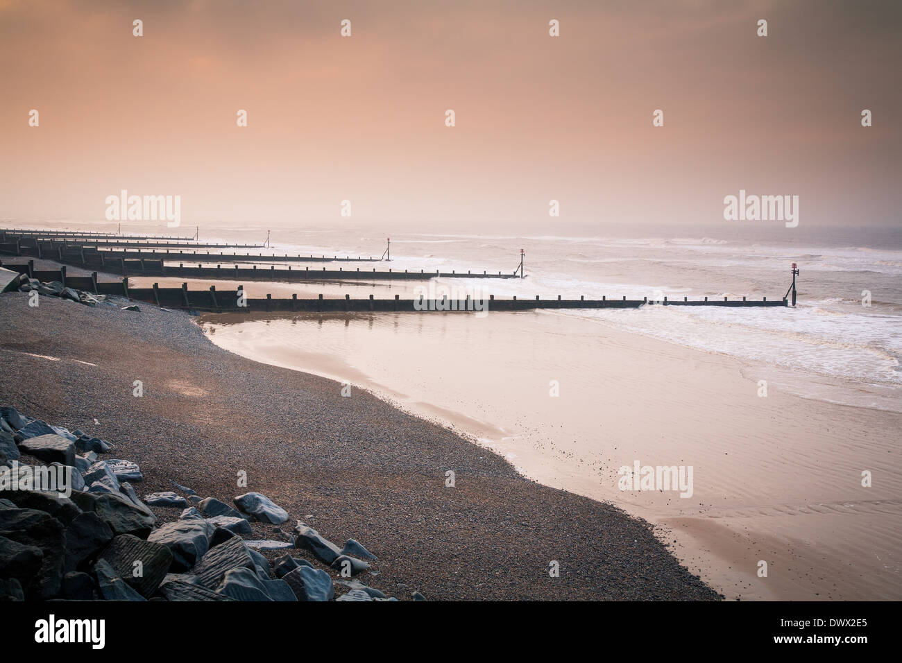 Strand in Norfolk, England. Farbe getönt in der Postproduktion. Stockfoto