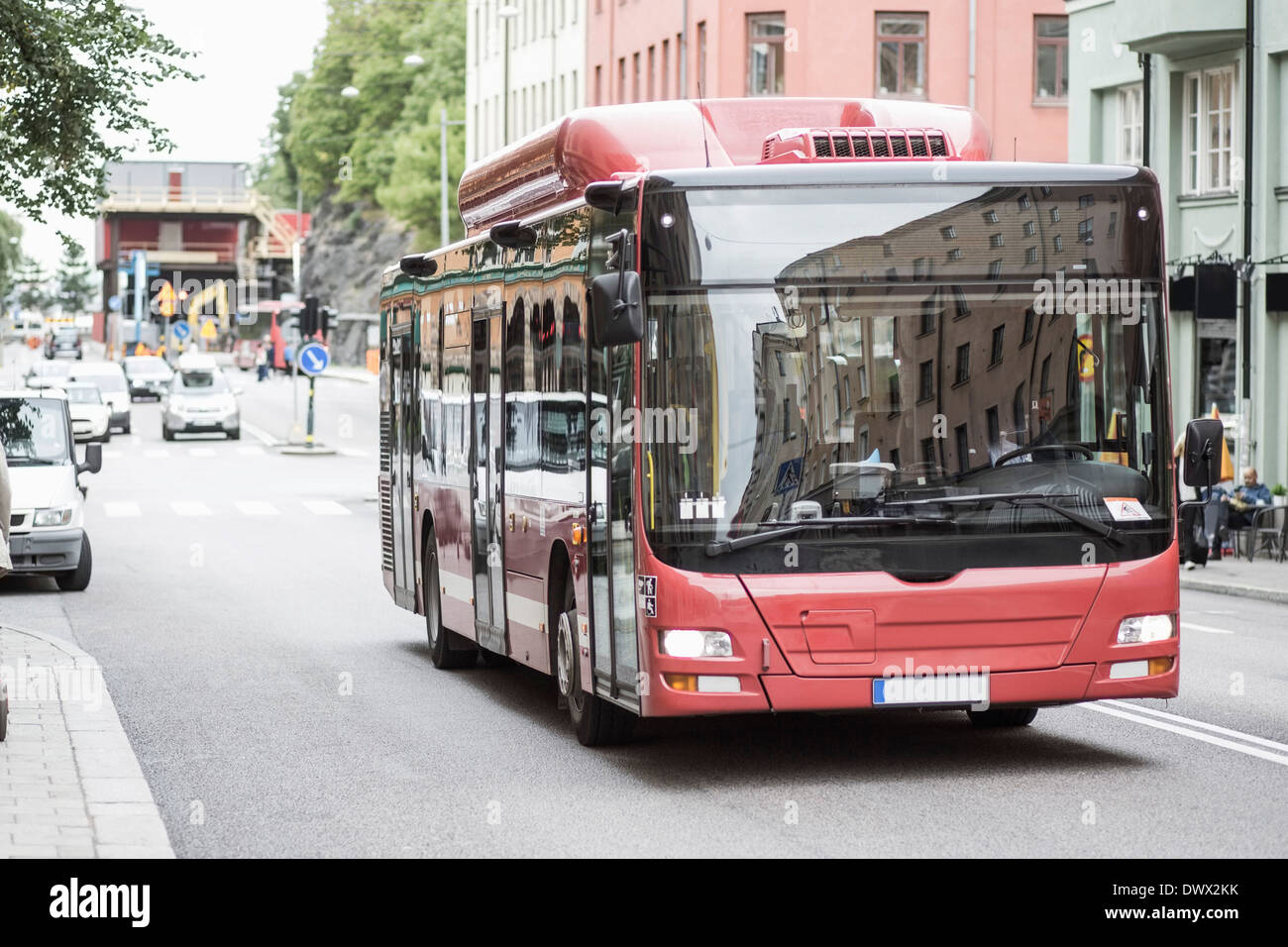 Linienbus auf Straße Stockfoto