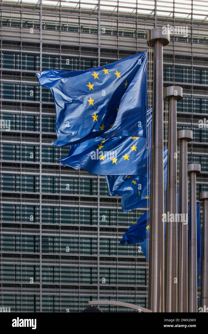 EU-europäische Flagge Flaggen Brüsseler Berlaymont-Gebäude Stockfoto