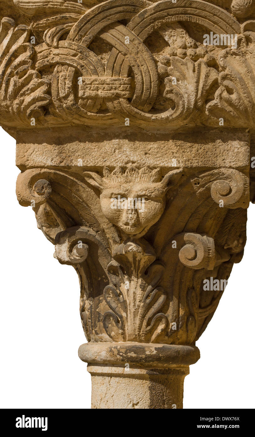 Geschnitzte Steinsäule der christlichen Kirche in der Altstadt von Jerusalem. Stockfoto