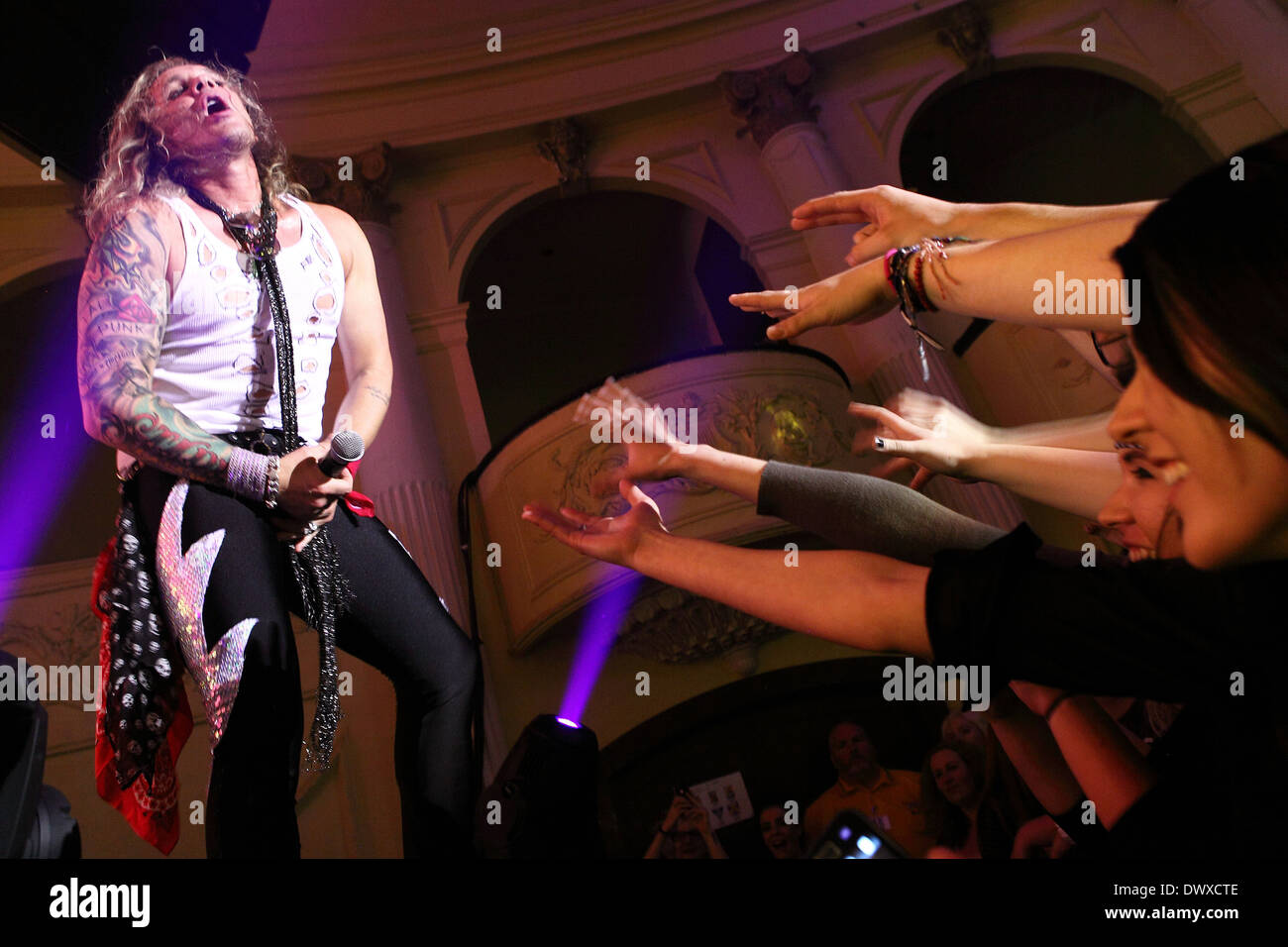 Michael Starr Steel Panther Ausführung Thebarton Theatre in Adelaide Adelaide, Australien - 09.10.12 Featuring: Michael Starr wo: Australien bei: 9. Oktober 2012 Stockfoto