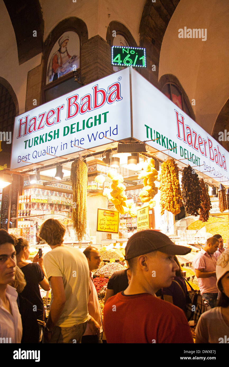 Stall auf dem ägyptischen Basar; Gewürzbasar; Misir Carsisi, Eminonu; Istambul Stockfoto