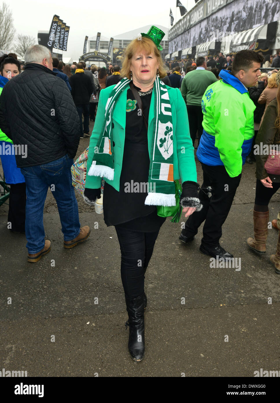 Cheltenham, Gloucestershire, UK. 13. März 2014. Atmosphäre-Aufnahmen beim Cheltenham Gold Cup Festival 2014, Tag 3, St Patricks Thursday Begegnung ausgehen; 13.03.2014 Credit: Jules Annan/Alamy Live News Stockfoto