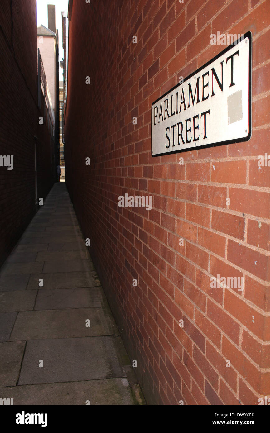 Parliament Street, Exeter. Schmalste Straße in Großbritannien. 13.03.2014 Stockfoto