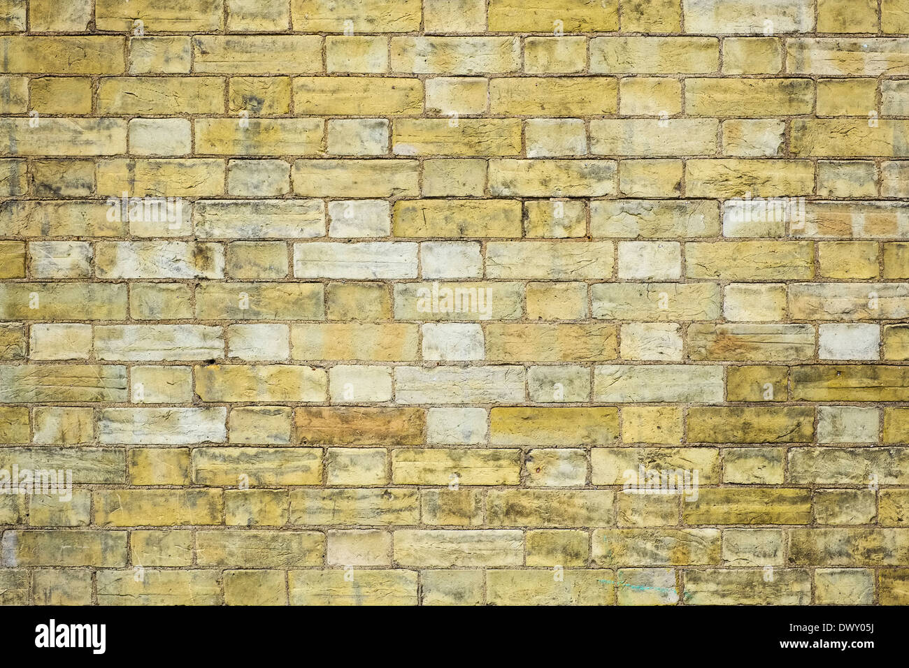 Ausschnitt aus gelbem Backsteinwand Stockfoto