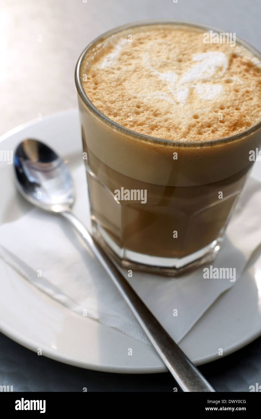 Würzige Lebkuchen Kaffee Latte eine beliebte aromatisierte Kaffee Stockfoto