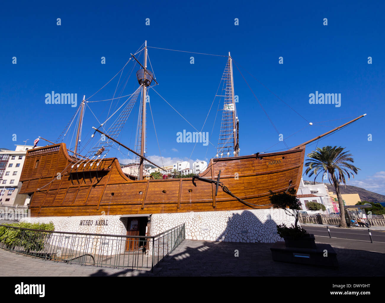 Das Museo Naval Santa Maria in Santa Cruz, ein Nachbau des Flaggschiffs, der Christopher Columbus verwendet, als er Amerika entdeckte Stockfoto