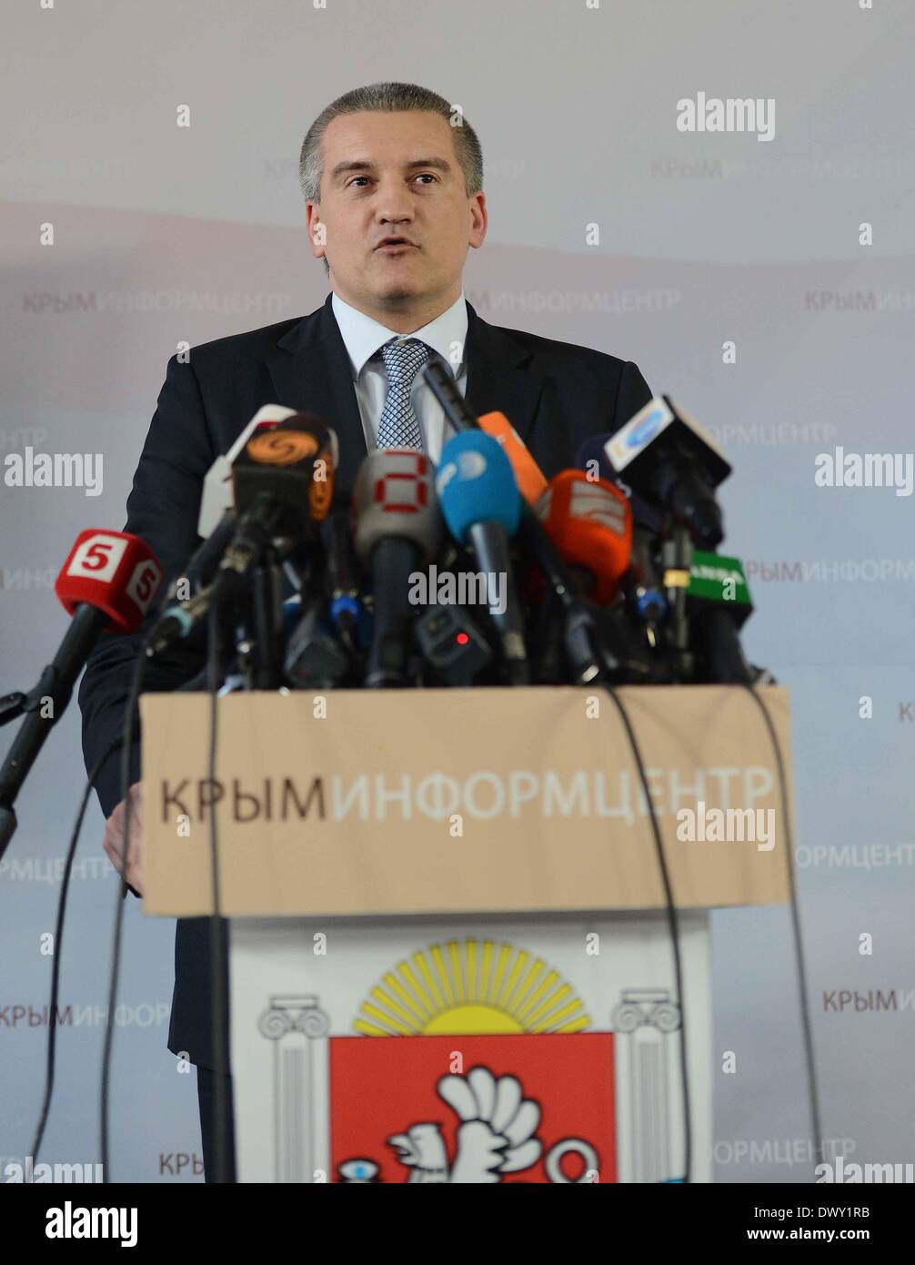 Simferopol, Ukraine autonome Republik Krim. 14. März 2014. Krim-Premierminister Sergiy Aksyonov spricht während einer Pressekonferenz an die wichtigsten Presse-Center in Simferopol, der Hauptstadt der Ukraine autonome Republik Krim, am 14. März 2014. Bildnachweis: Sadat/Xinhua/Alamy Live-Nachrichten Stockfoto