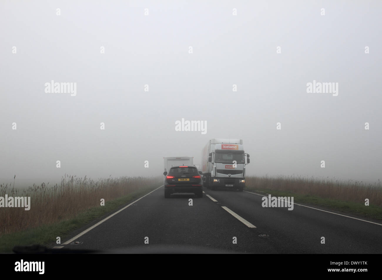 Great Yarmouth, Norfolk, Großbritannien. 14. März 2014.  über Acle Stright 8 Meilen von Vauxhall Ferienpark Acle Kreisverkehr Verkehr zu verlangsamen und Freitagmorgen zu verzögern. Bildnachweis: Charcrit Sonja/Alamy Live-Nachrichten Stockfoto