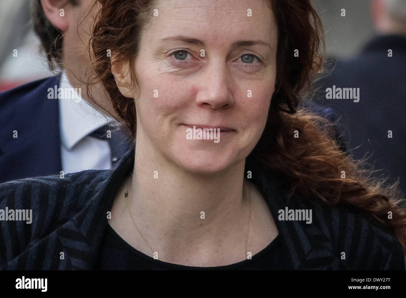 Rebekah Brooks kommt im Old Bailey Court in London weiterhin ihre Prüfung aus der News International Telefon hacking. Stockfoto