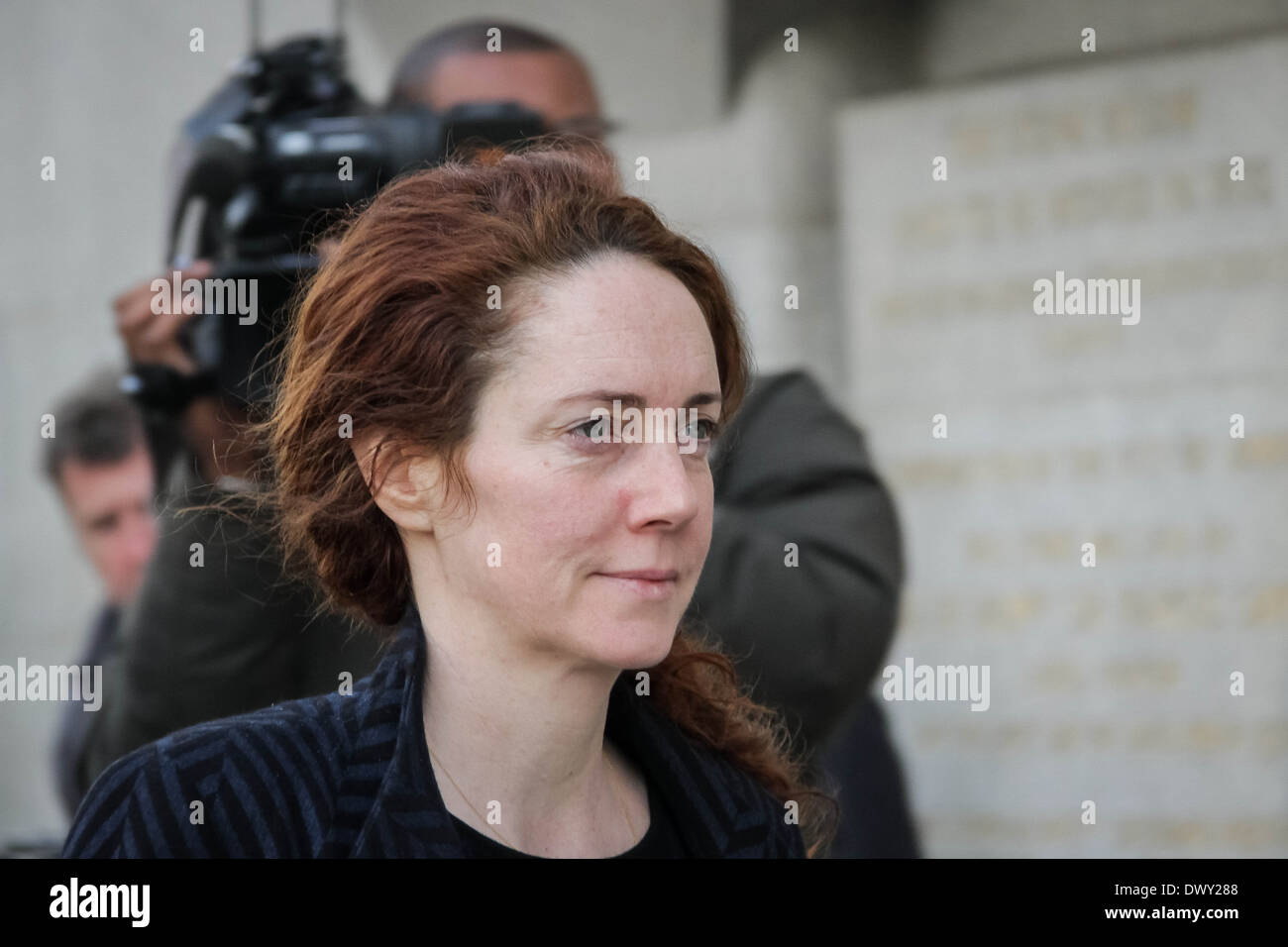 Rebekah Brooks kommt im Old Bailey Court in London weiterhin ihre Prüfung aus der News International Telefon hacking. Stockfoto