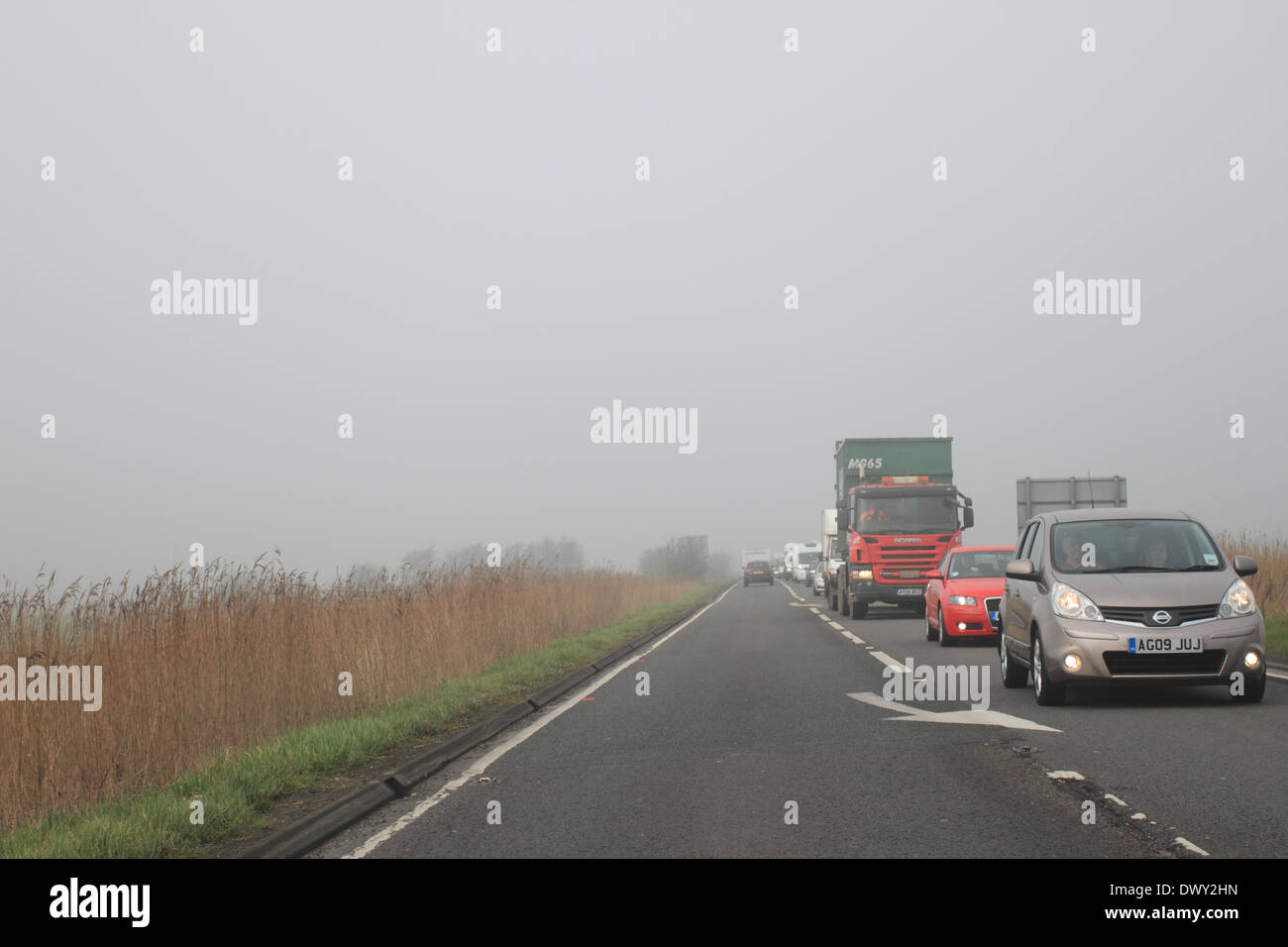 Great Yarmouth, Norfolk, Großbritannien. 14. März 2014.  über Acle Stright 8 Meilen von Vauxhall Ferienpark Acle Kreisverkehr Verkehr zu verlangsamen und Freitagmorgen zu verzögern. Stockfoto