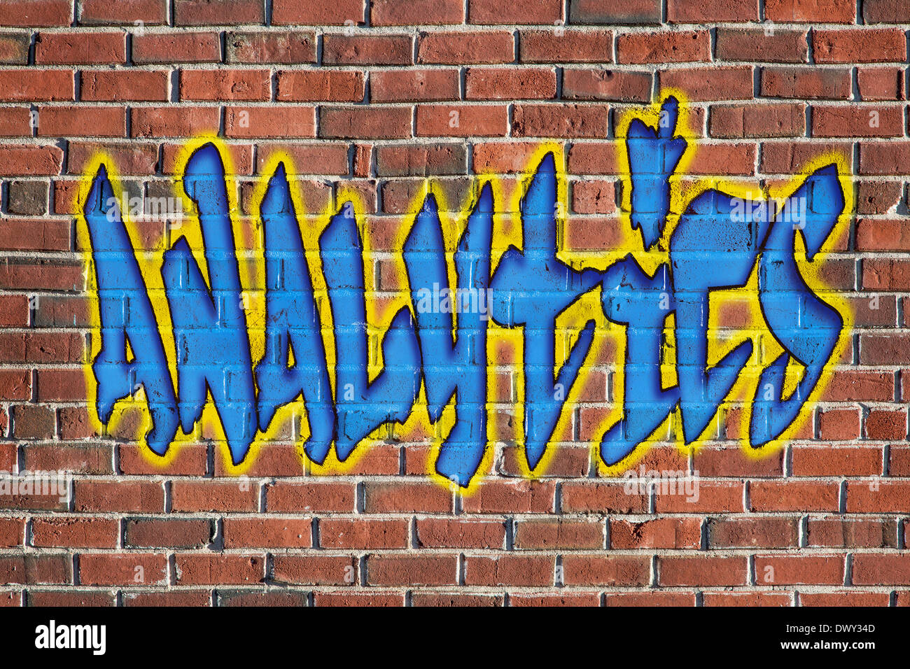 Analytik-Wort - Graffiti style Text auf einer alten Mauer grunge Stockfoto