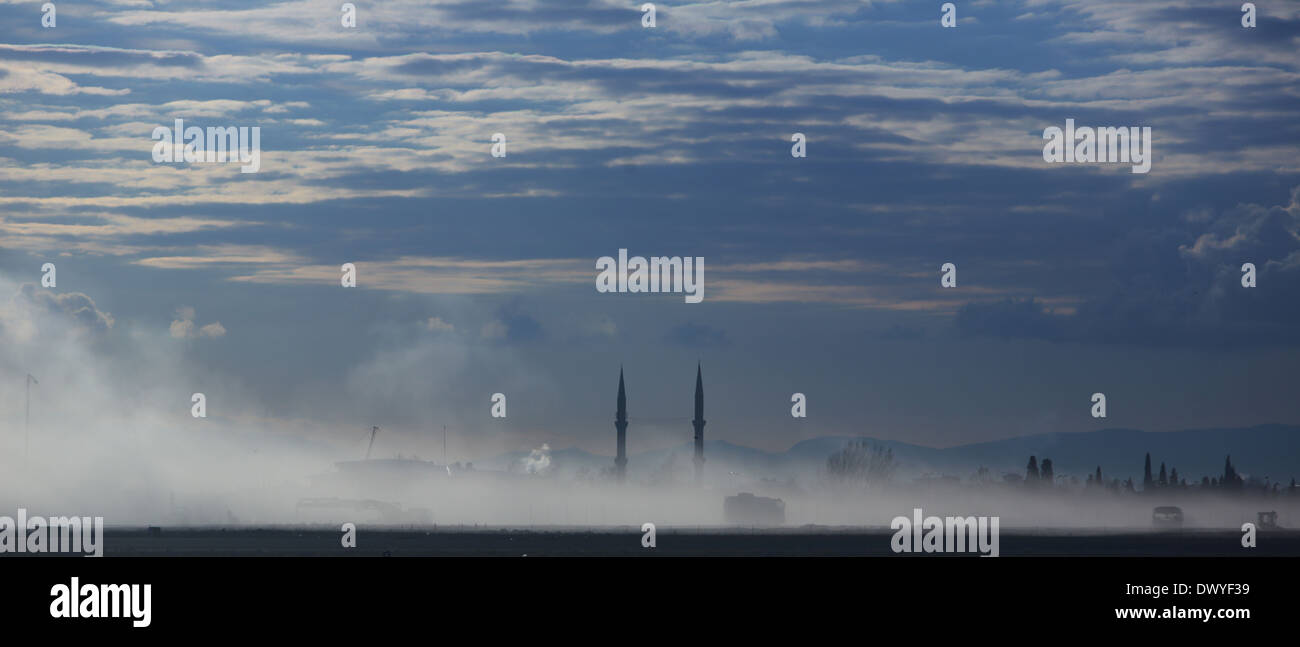 Istanbul, Türkei, Wolke von Staub auf der Baustelle Stockfoto