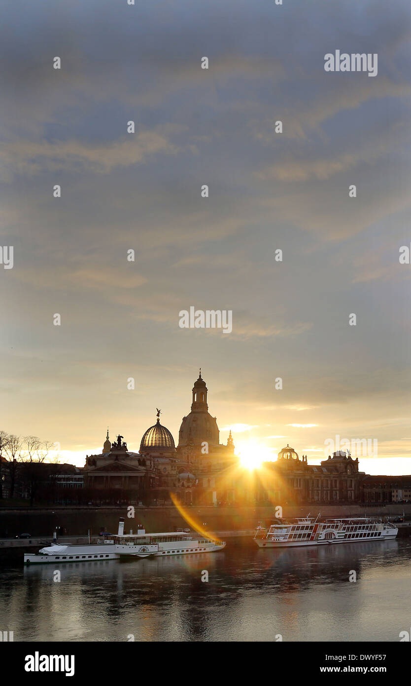 Dresden, Deutschland, Blick auf die Kunstakademie, die Frauenkirche und die Sekundogenitur Stockfoto