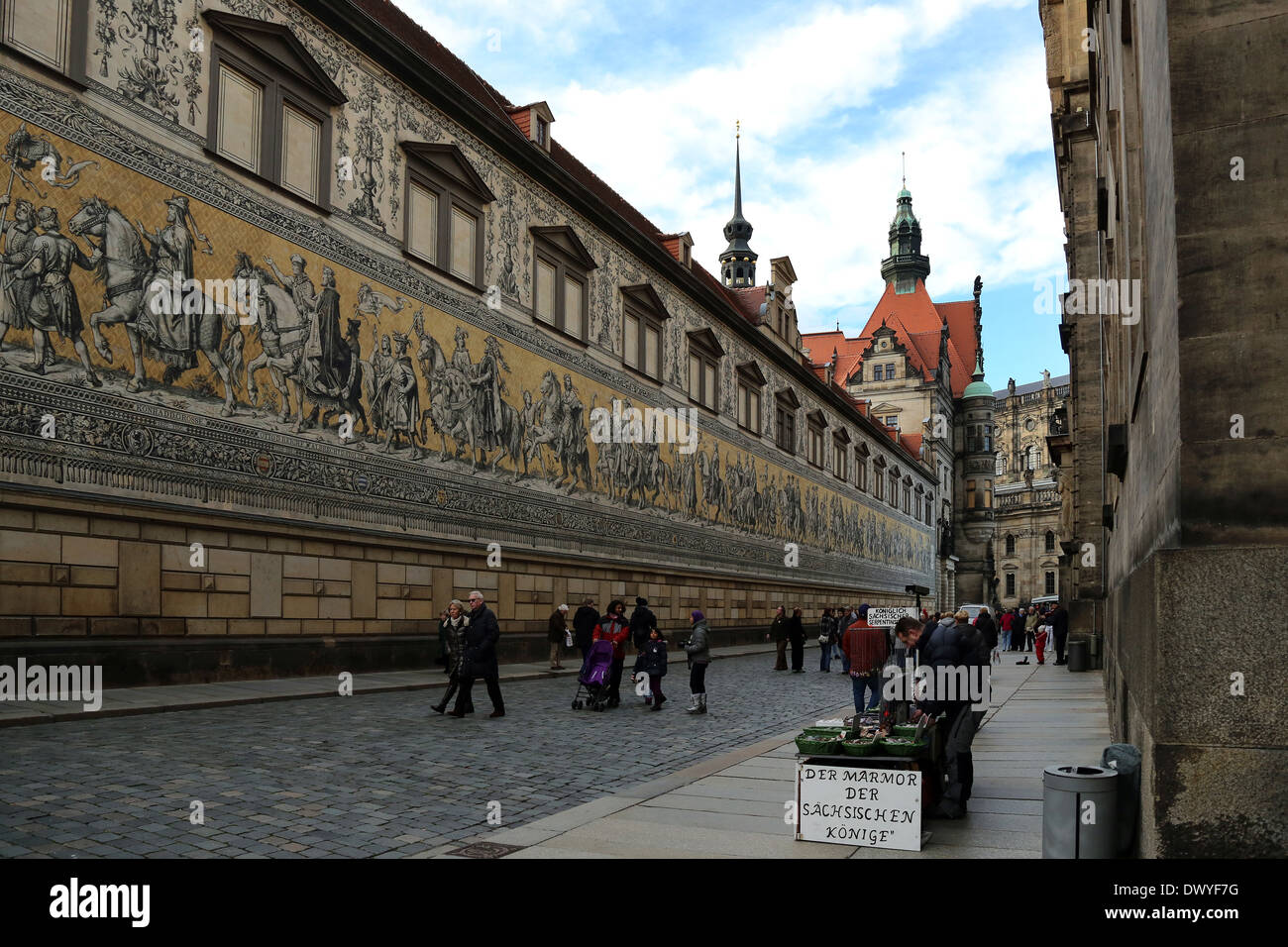 Dresden, Deutschland, die Fuerstenzug an der Fassade des Stallhofs in Augustusstrasse Stockfoto