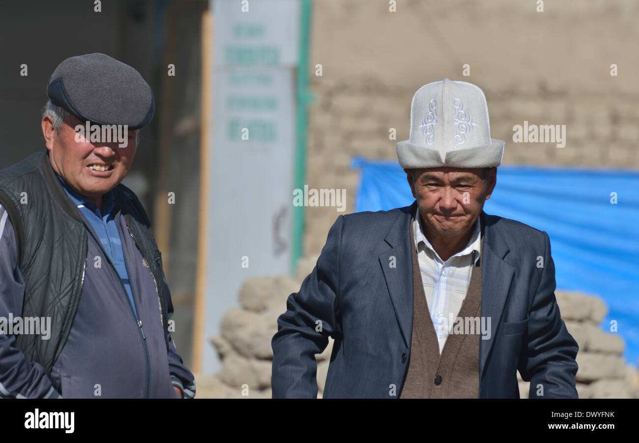 Mann mit traditionellen Hut, Kochkor, Kirgisistan Stockfoto