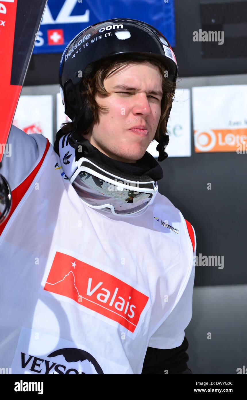 Anton LINDFORS (FIN) im Snowboard Cross-Weltcup auf dem Podest: 11. März 2014 in Veysonnaz, Schweiz Stockfoto