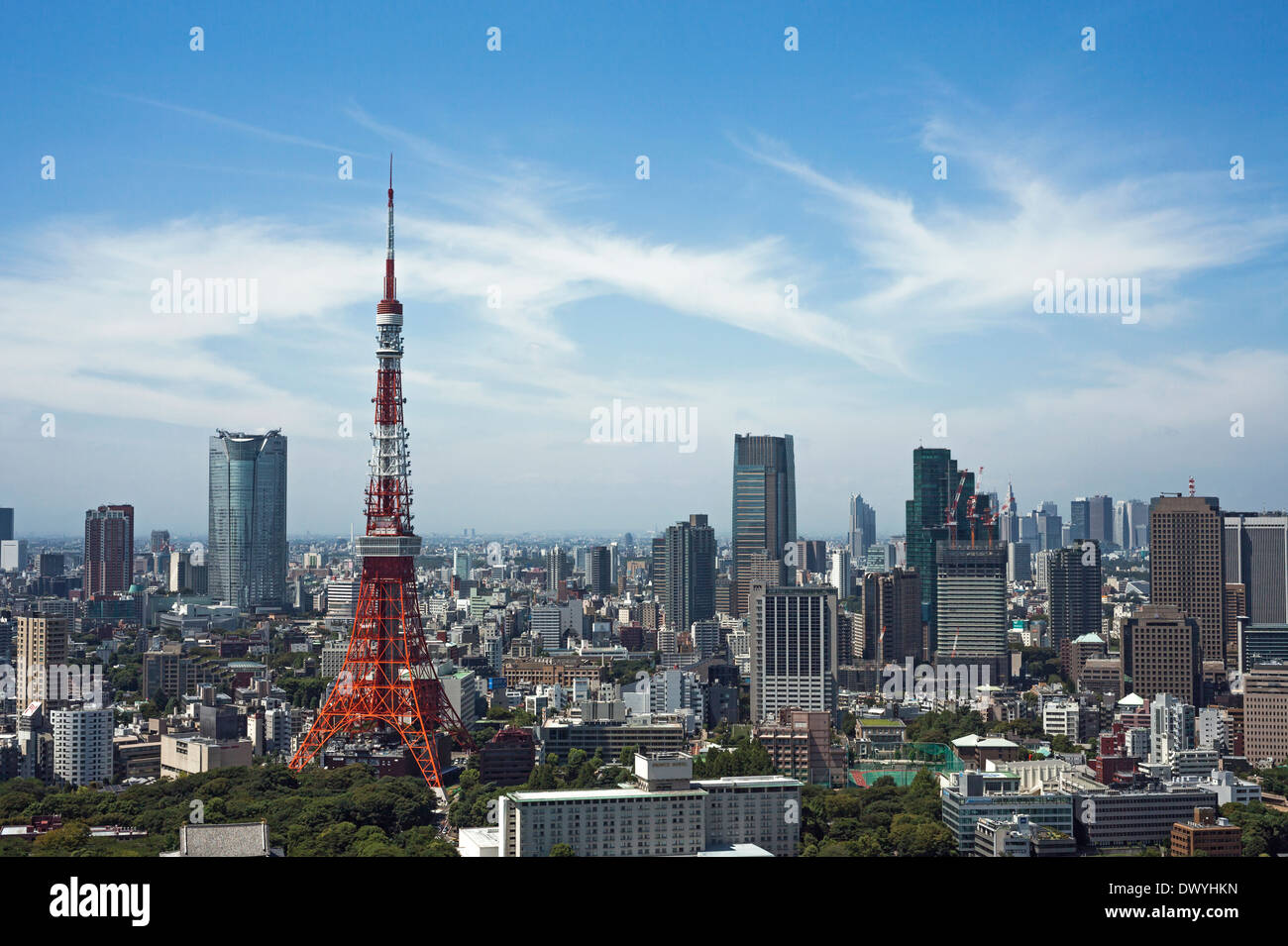 Wolkenkratzer und Tokyo Tower, Japan Stockfoto