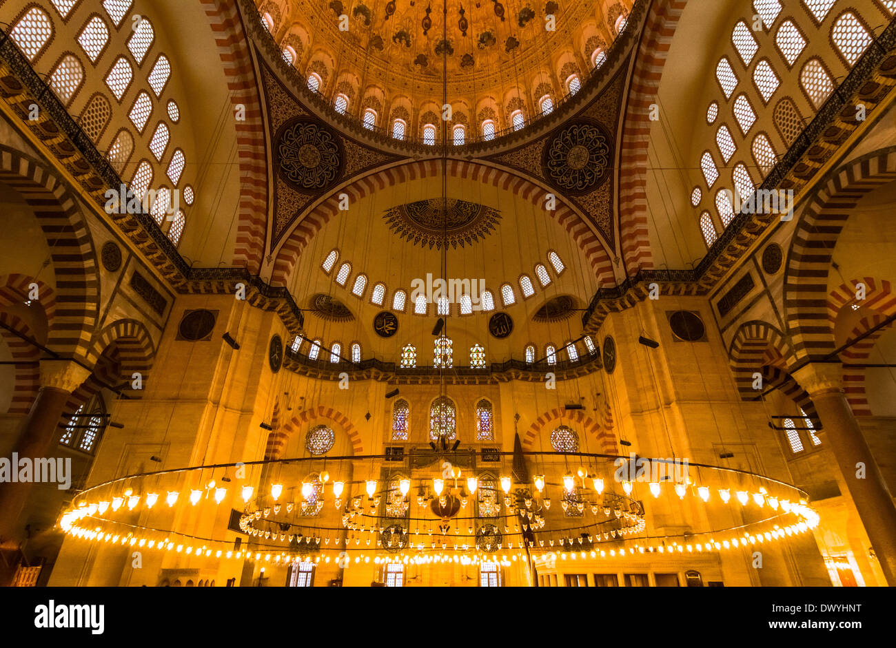 Süleymaniye-Moschee-Interieur in Istanbul Türkei-Architektur Religion Hintergrund. Stockfoto