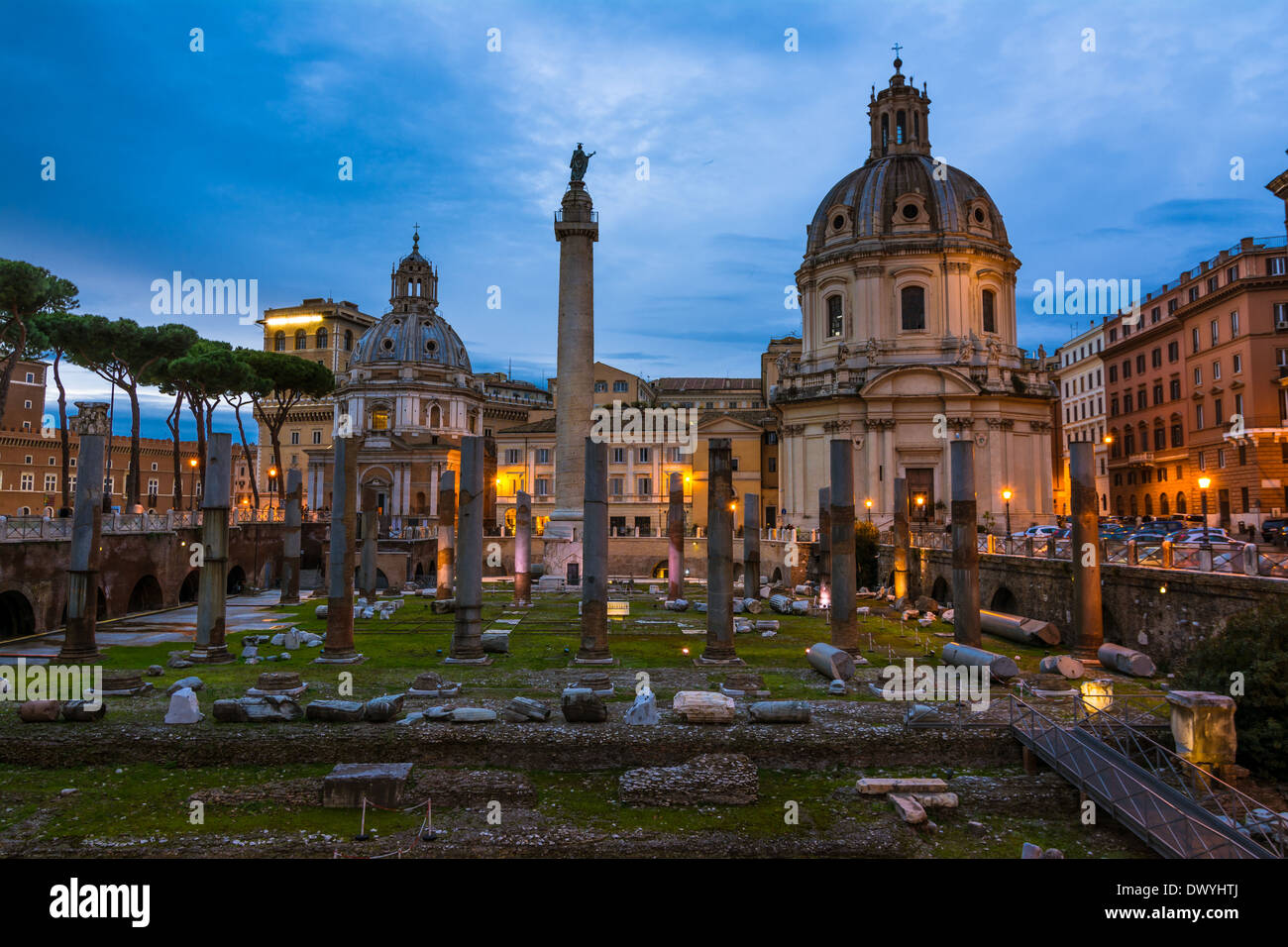 Imperial Forum, Traian Spalte und die Kirche Santa Maria di Loreto in Rom, Italien Stockfoto
