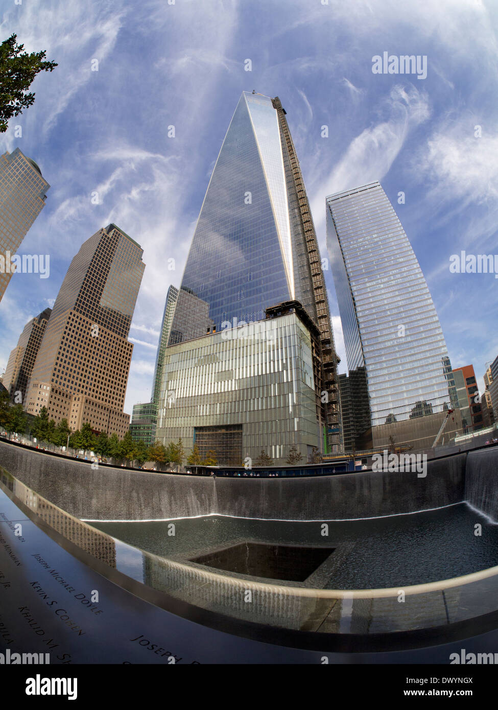 Das neue One World Trade Center und Memorial Fountain am Ground Zero New York 8 Stockfoto