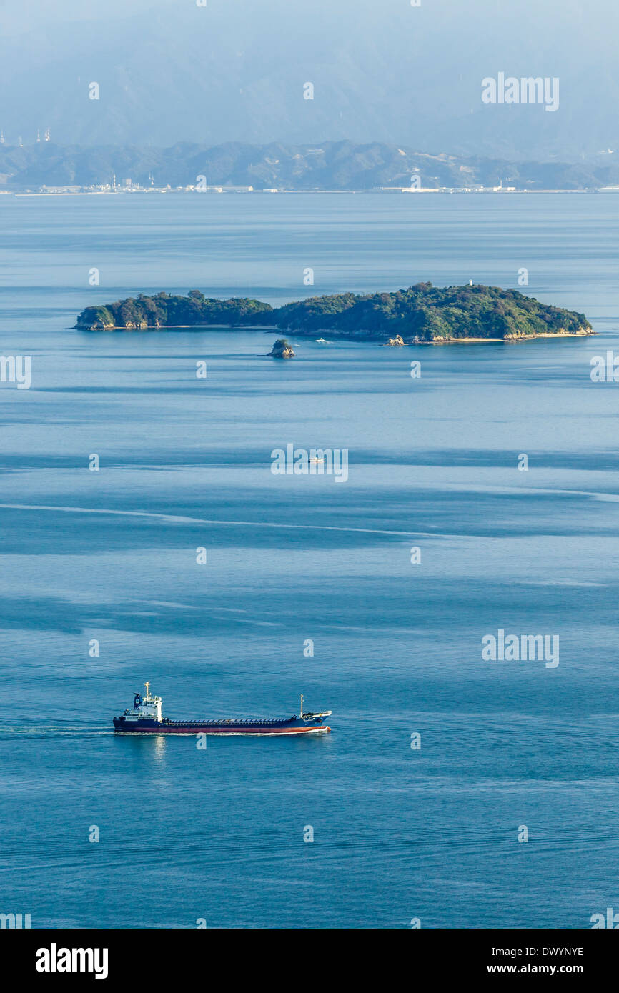Schiff, Segeln in Seto Inland Sea, Imabari, Präfektur Ehime, Japan Stockfoto