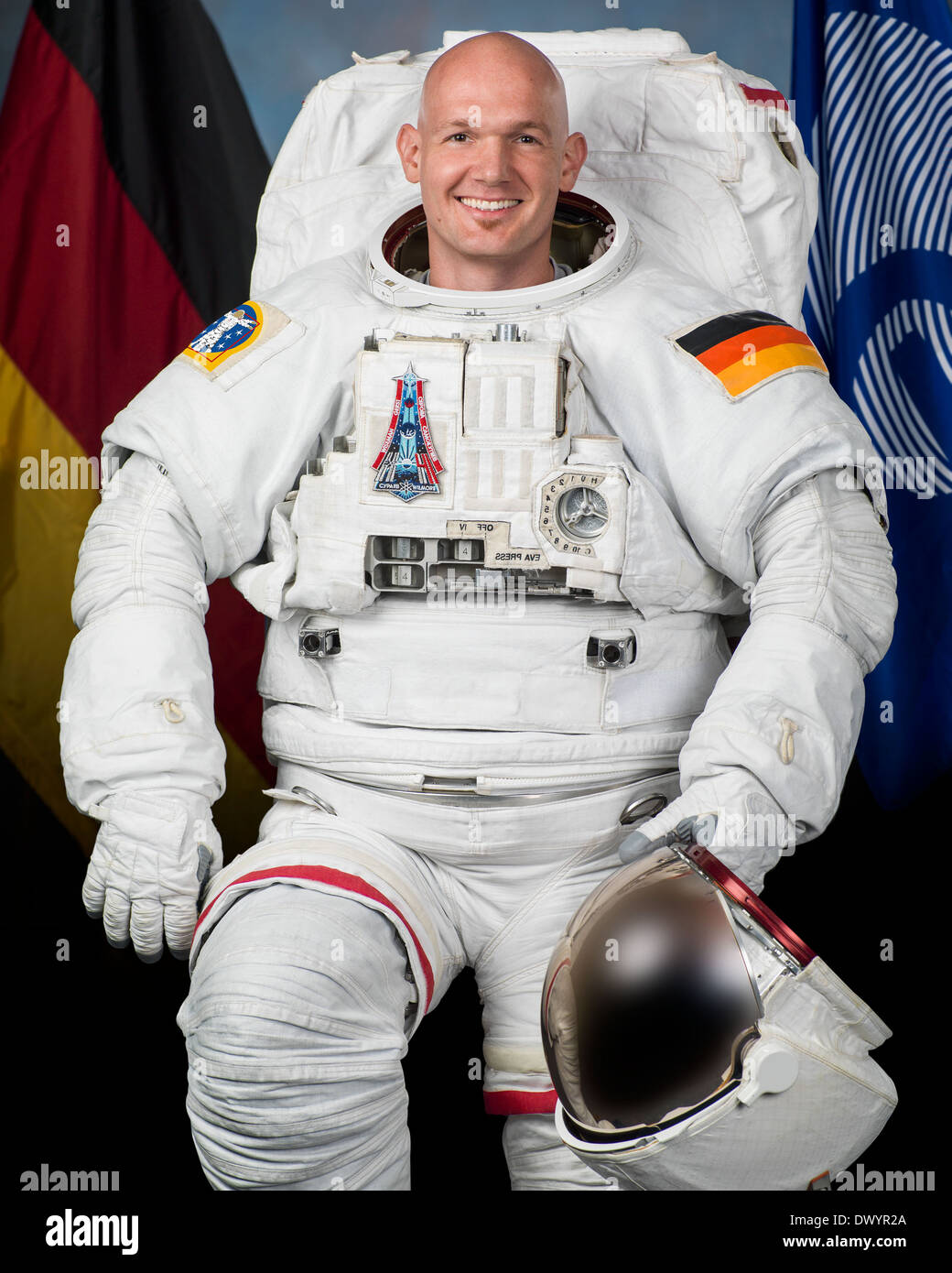 Offizielles Porträt von ESA-Astronaut Alexander Gerst in einer  Extravehicular Mobility Unit Anzug am Johnson Space Center 3. Juni 2013 in  Houston, Texas Stockfotografie - Alamy