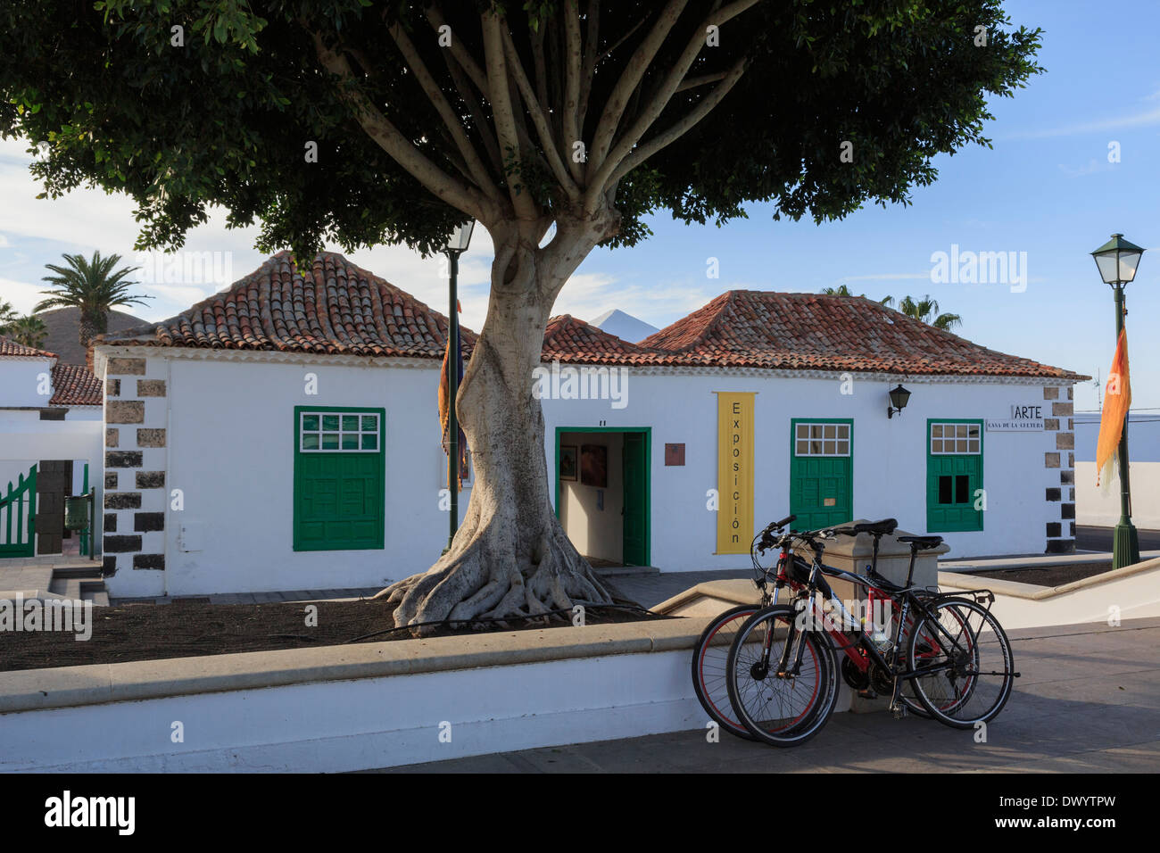 Casa De La Cultura oder kulturelle Hausmessen in typisch kanarischen Gebäude im Altstädter Ring Yaiza Lanzarote Kanarische Inseln Stockfoto