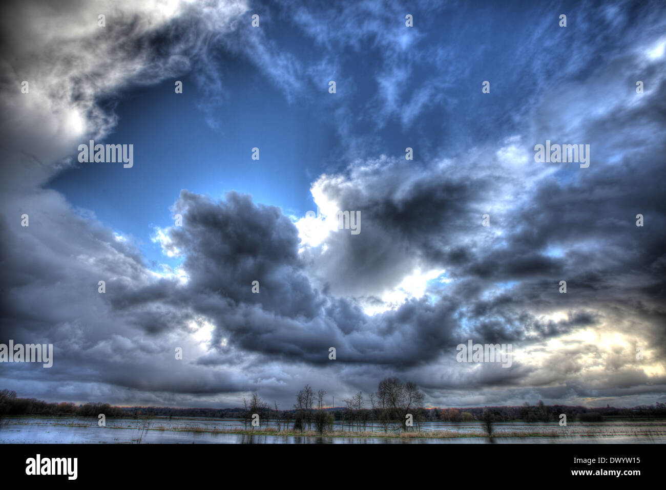 Wolken über farmalnd Stockfoto