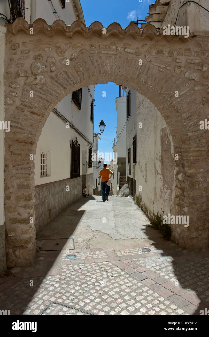 Gasse mit maurischer Bogen, Castril, Granada-Provinz, Region von Andalusien, Spanien, Europa Stockfoto