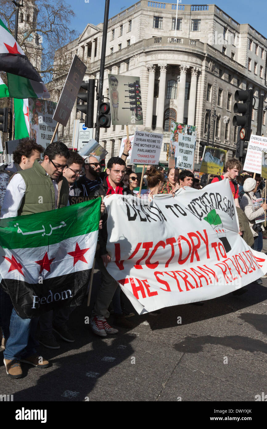 London, UK. 15. März 2014. Eine Demonstration gegen das Regime von Assad und die Tötung der Bürgerinnen und Bürger in Syrien findet statt im Zentrum von London. Bildnachweis: Nick Savage/Alamy Live-Nachrichten Stockfoto