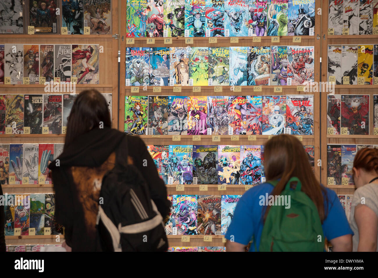 Excel Comic 15.3.14. ExCel, London UK. Besucher durchsuchen Comics im ExCel London ...