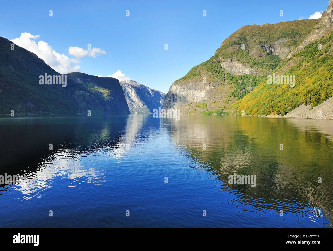 Malerische Aussicht auf Fjord in Norwegen, malerischen Blick entlang der Kreuzfahrt Reise von Flam. Stockfoto