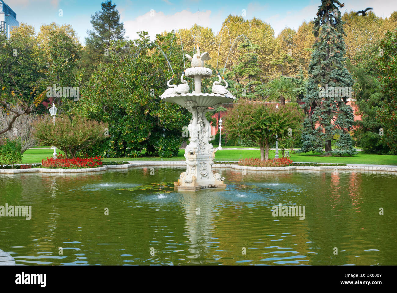Brunnen im Dolmabahce Palast (Istanbul, Türkei) Stockfoto