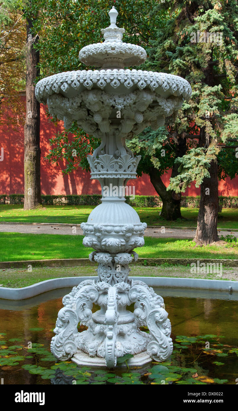 Brunnen im Dolmabahce Palast (Istanbul, Türkei) Stockfoto